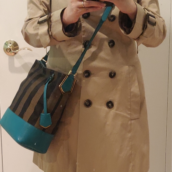 Authenticated Fendi penguin crossbody bucket bag - Picture 12 of 13